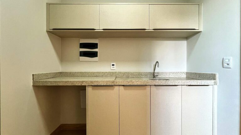 Casa em Condomínio para aluguel no Residencial e Empresarial Alphaville: home office
