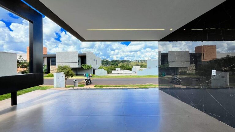 Casa em Condomínio para aluguel no Residencial e Empresarial Alphaville: garagem