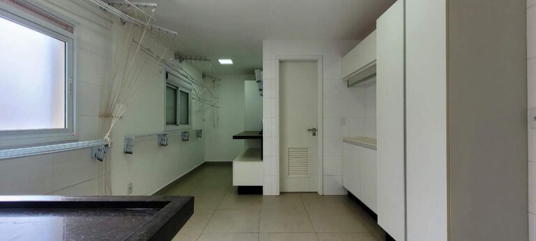 Apartamento à venda no Jardim Botânico: rea de servi o