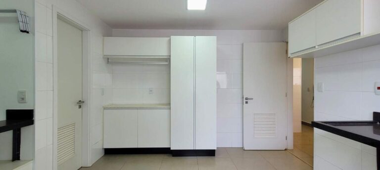 Apartamento à venda no Jardim Botânico: rea de servi o