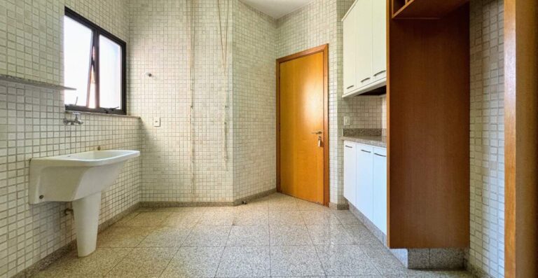 Apartamento Duplex para aluguel no Jardim Irajá: rea de de servi o