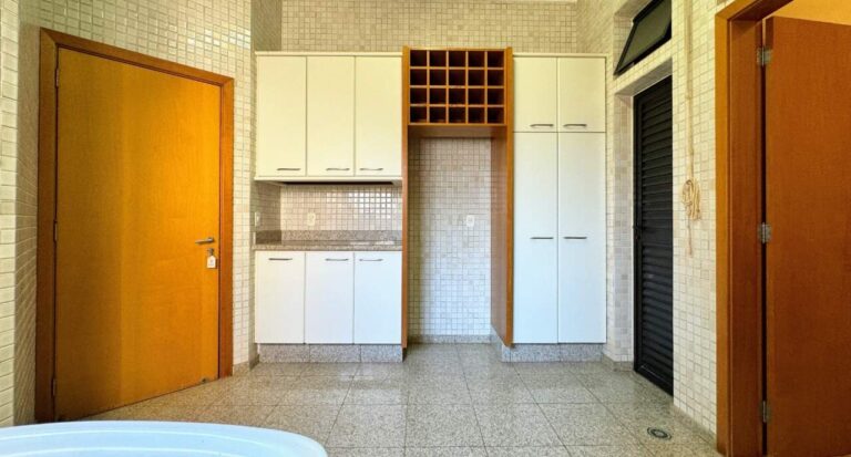 Apartamento Duplex para aluguel no Jardim Irajá: rea de de servi o