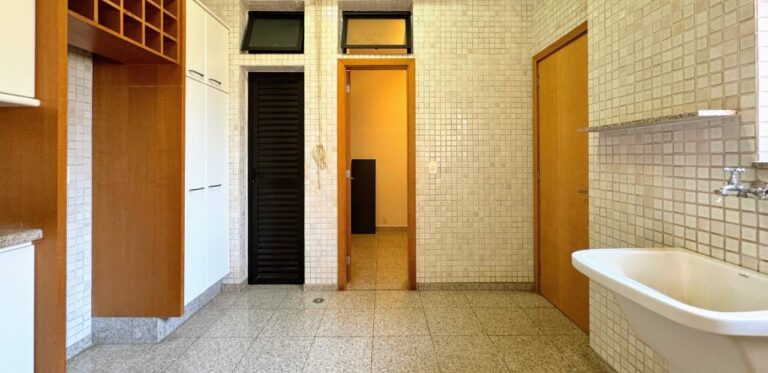 Apartamento Duplex para aluguel no Jardim Irajá: rea de de servi o