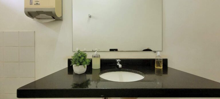 Prédio Comercial para aluguel no Alto da Boa Vista: lavabo masculino