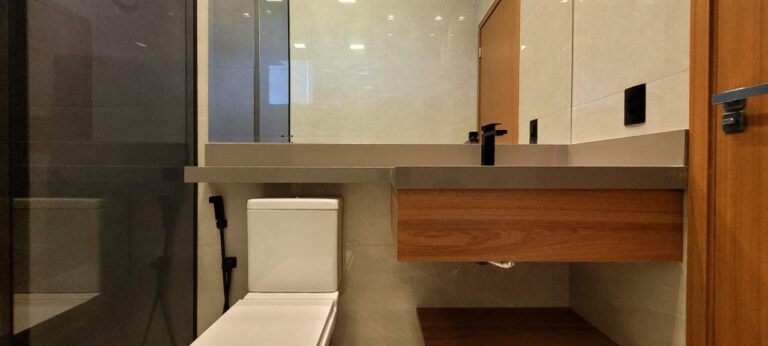 Casa em Condomínio à venda no Vila do Golfe: Lavabo