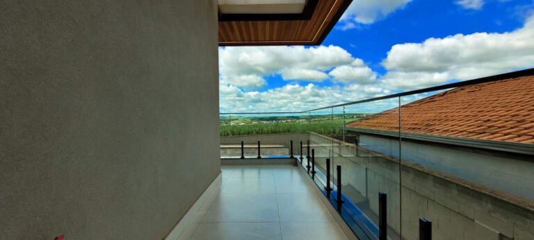 Casa em Condomínio à venda no Vila do Golfe: Sacada
