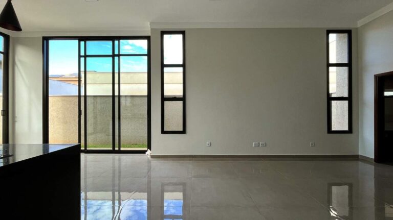 Casa em Condomínio à venda no Vila do Golfe: Living