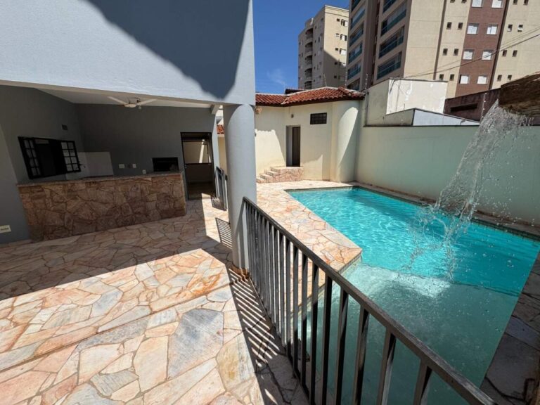 Casa Comercial para aluguel no Jardim São Luiz:
