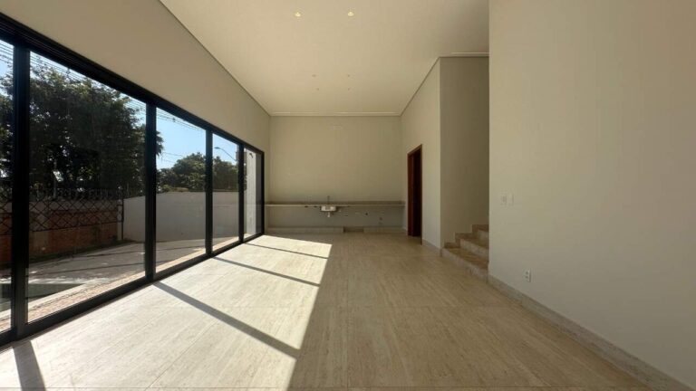Casa em Condomínio à venda no Vila do Golfe: