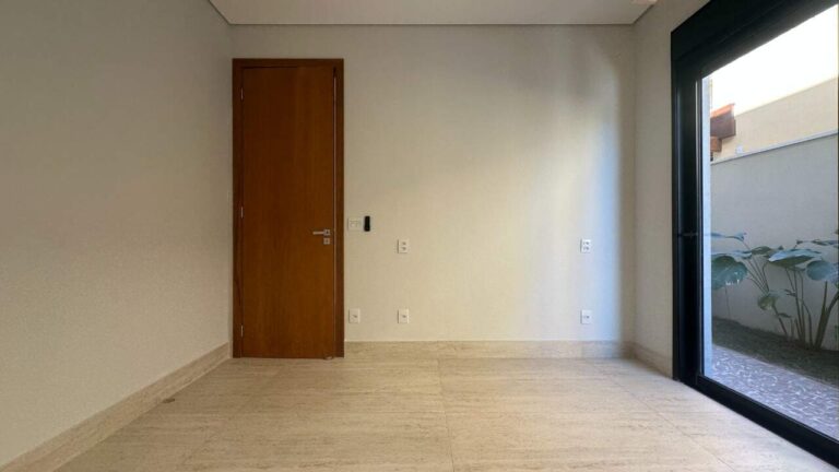 Casa em Condomínio à venda no Vila do Golfe: