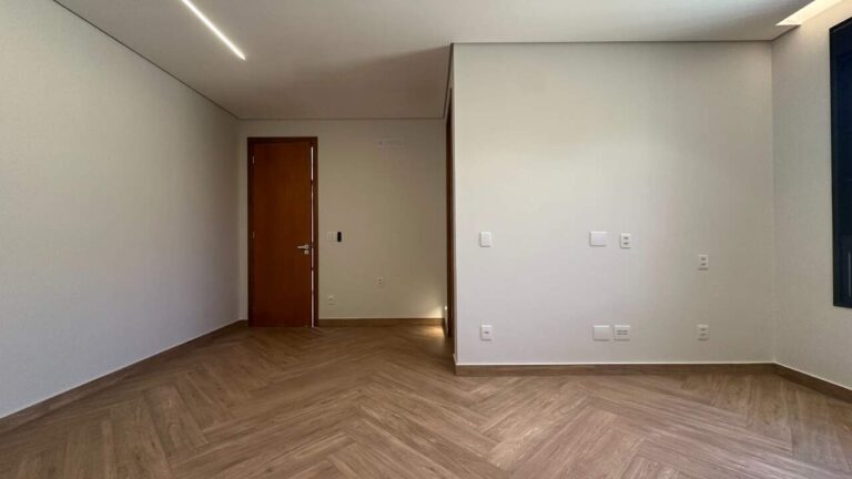 Casa em Condomínio à venda no Vila do Golfe: