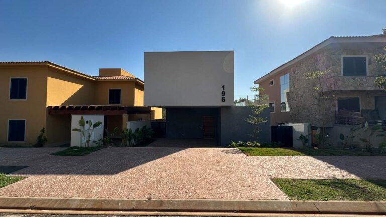 Casa em Condomínio à venda no Vila do Golfe: