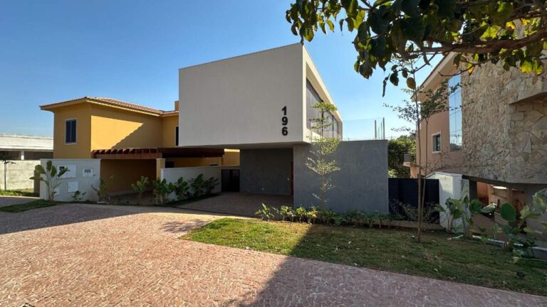 Casa em Condomínio à venda no Vila do Golfe: