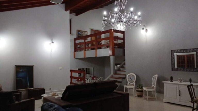 Casa em Condomínio para aluguel no Jardim Canadá: