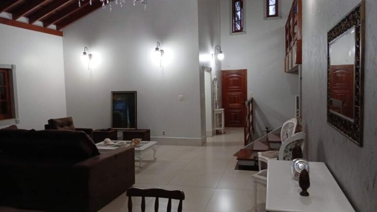 Casa em Condomínio para aluguel no Jardim Canadá: