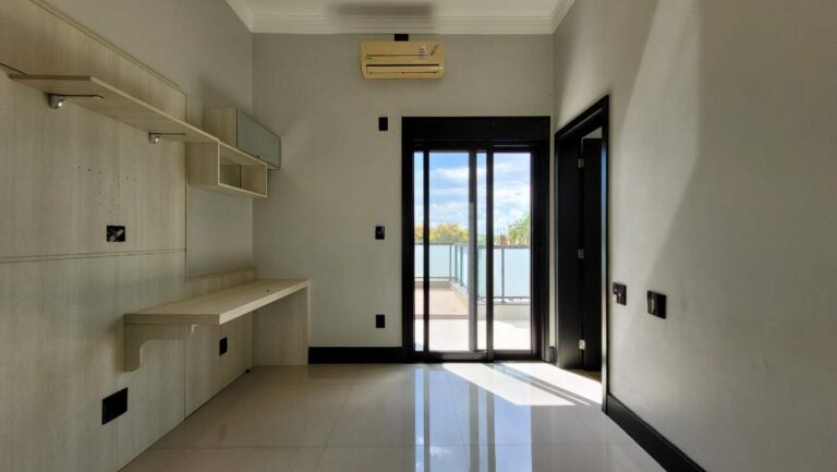 Casa em Condomínio à venda no Residencial e Empresarial Alphaville: