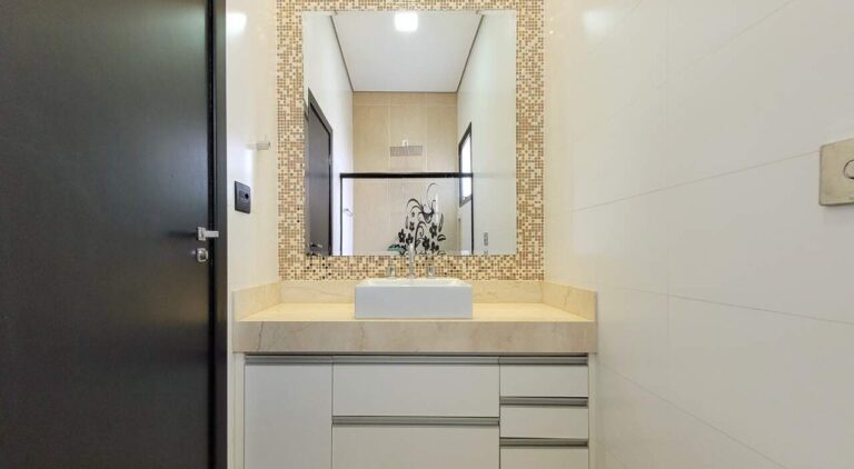 Casa em Condomínio à venda no Residencial e Empresarial Alphaville: