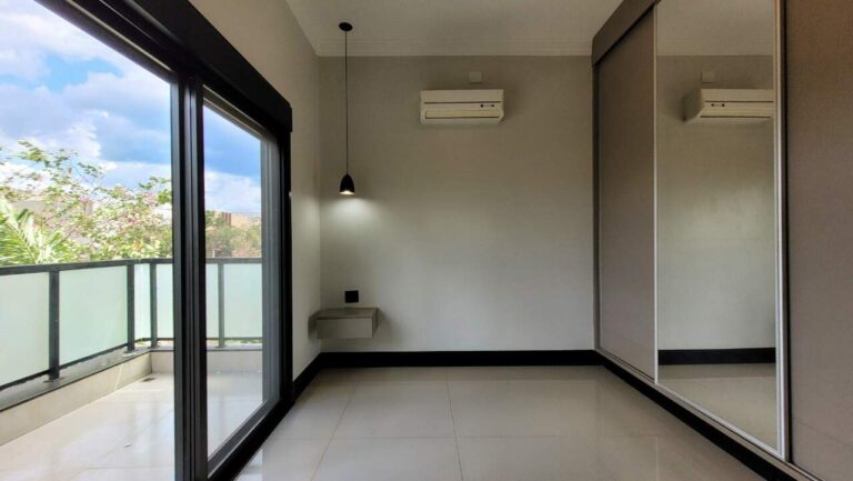 Casa em Condomínio à venda no Residencial e Empresarial Alphaville: