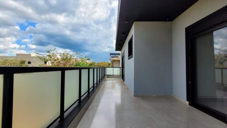 Casa em Condomínio à venda no Residencial e Empresarial Alphaville: