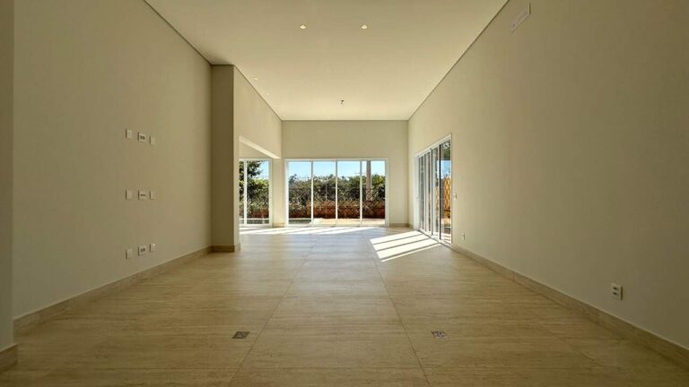 Casa em Condomínio à venda no Vila do Golfe: