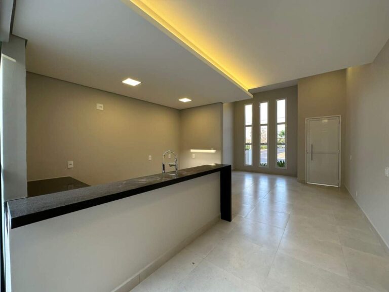 Casa em Condomínio à venda no Jardim Valência: