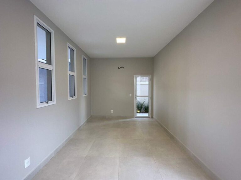 Casa em Condomínio à venda no Jardim Valência: