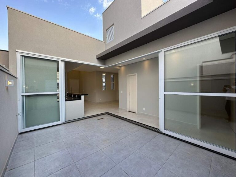 Casa em Condomínio à venda no Jardim Valência: