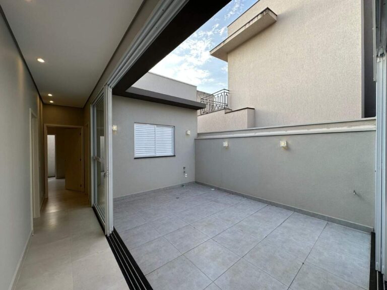 Casa em Condomínio à venda no Jardim Valência: