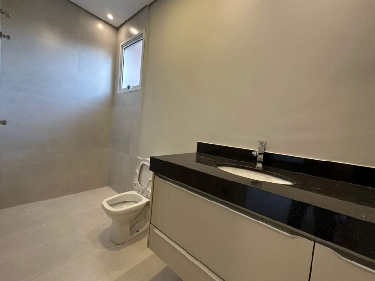 Casa em Condomínio à venda no Jardim Valência: