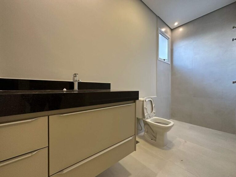 Casa em Condomínio à venda no Jardim Valência: