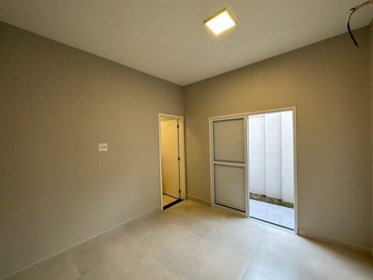 Casa em Condomínio à venda no Jardim Valência: