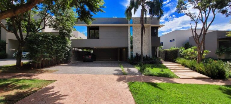 Casa em Condomínio à venda no Vila do Golfe: fachada