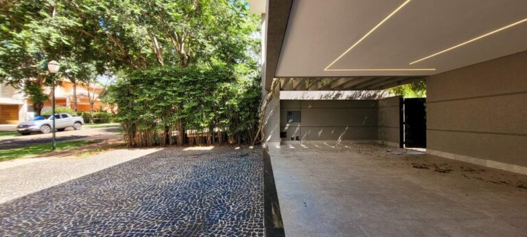 Casa em Condomínio à venda no Vila do Golfe: garagem