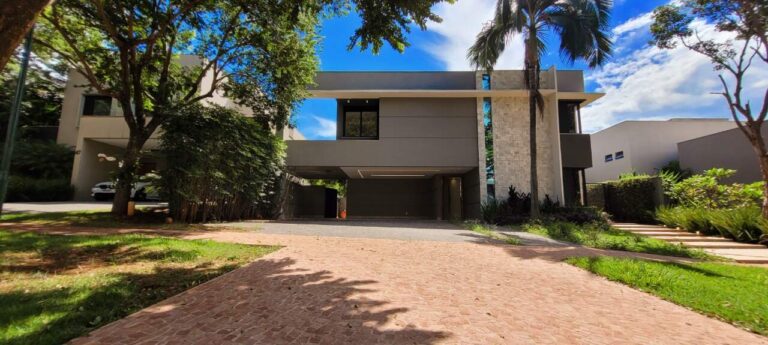 Casa em Condomínio à venda no Vila do Golfe: fachada