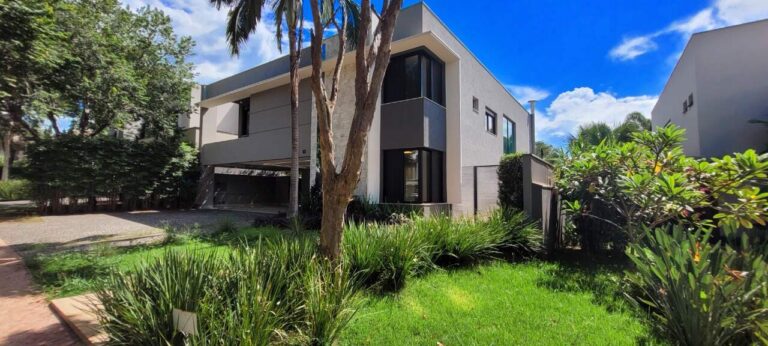 Casa em Condomínio à venda no Vila do Golfe: fachada