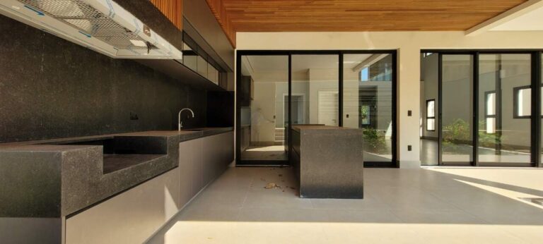 Casa em Condomínio à venda no Residencial e Empresarial Alphaville: varanda gourmet