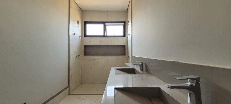 Casa em Condomínio à venda no Residencial e Empresarial Alphaville: su te m ster