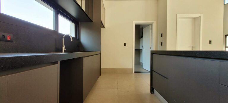Casa em Condomínio à venda no Residencial e Empresarial Alphaville: cozinha