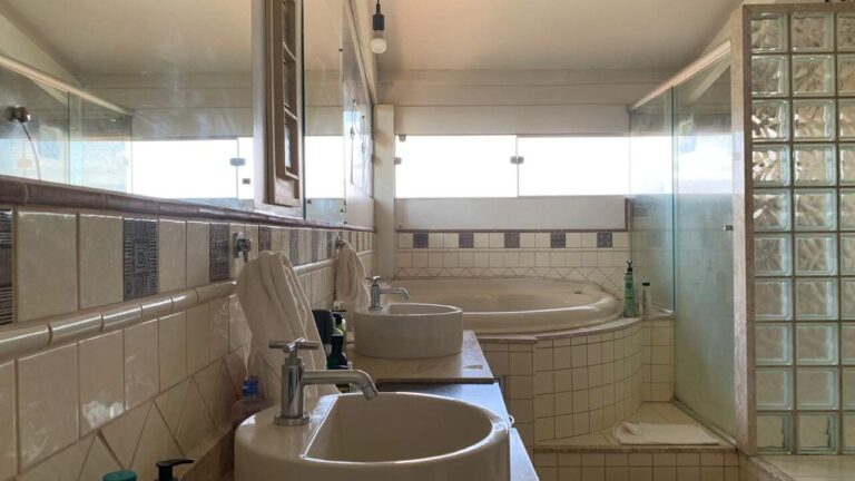 Casa à venda no City Ribeirão: Banheiro su te m ster