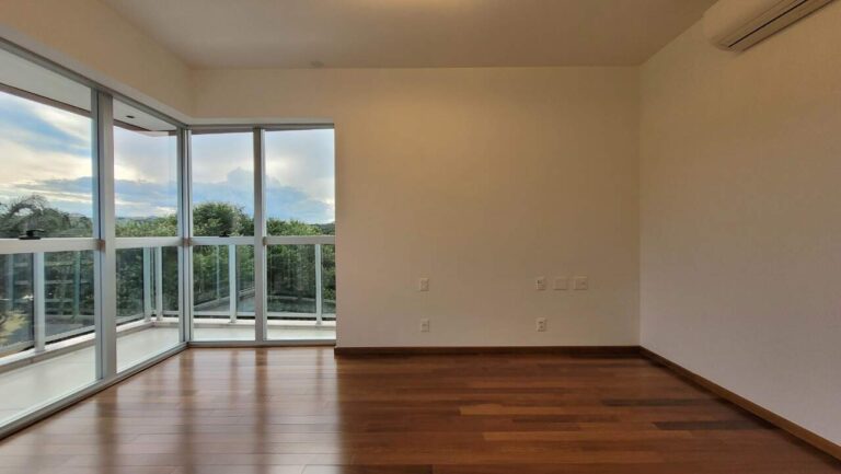 Apartamento à venda no Vila do Golfe: Su te m ster