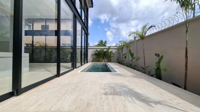 Casa em Condomínio à venda no Residencial e Empresarial Alphaville: