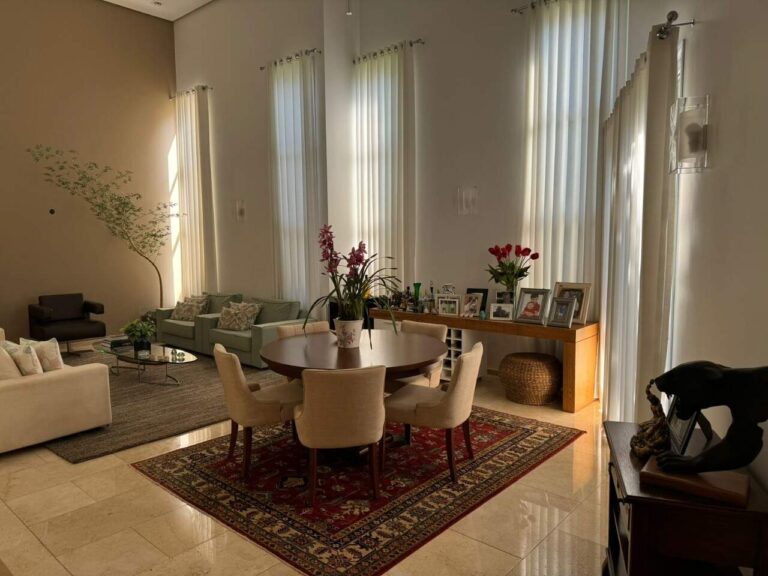 Casa em Condomínio à venda no Jardim Botânico: