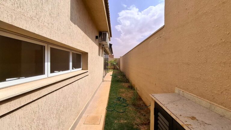 Casa em Condomínio para aluguel no Fazenda Santa Maria: 8