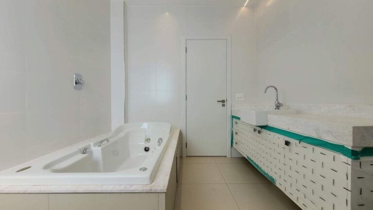 Apartamento à venda no Vila do Golfe: Su te m ster