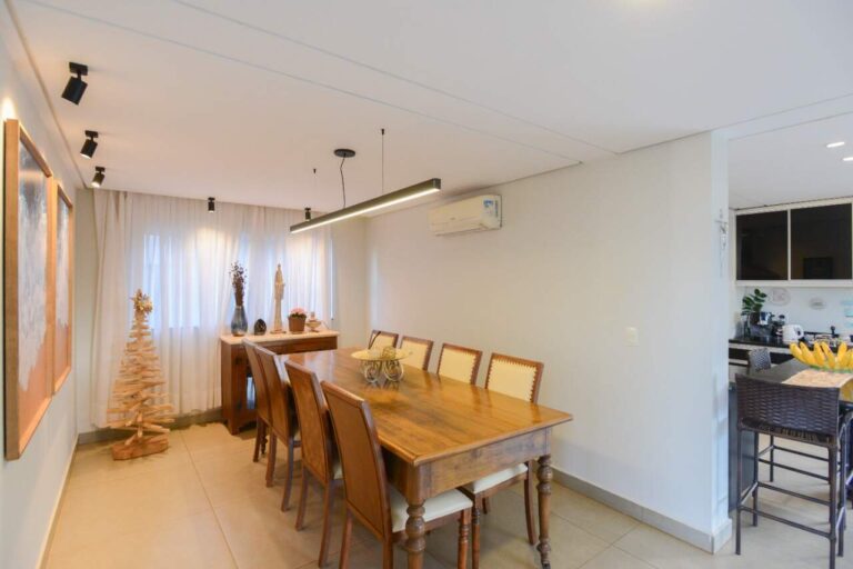 Casa em Condomínio para aluguel no Residencial e Empresarial Alphaville: