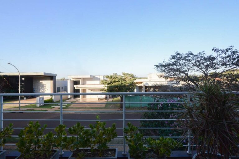 Casa em Condomínio para aluguel no Residencial e Empresarial Alphaville:
