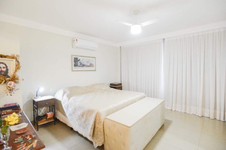 Casa em Condomínio para aluguel no Residencial e Empresarial Alphaville:
