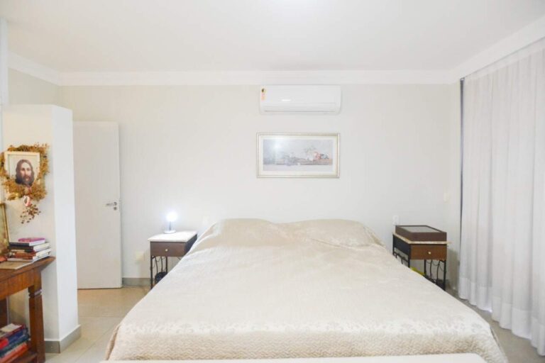 Casa em Condomínio para aluguel no Residencial e Empresarial Alphaville: