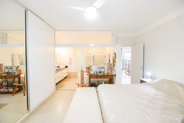 Casa em Condomínio para aluguel no Residencial e Empresarial Alphaville: