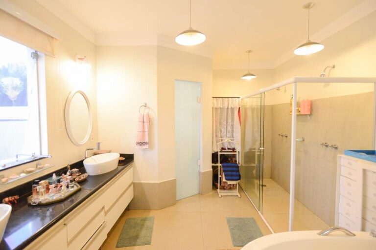 Casa em Condomínio para aluguel no Residencial e Empresarial Alphaville: